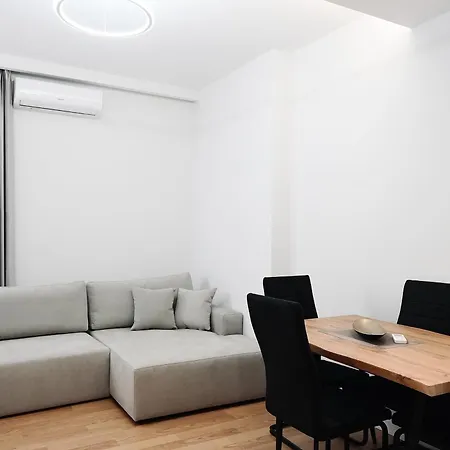 102 Cirk Apartment